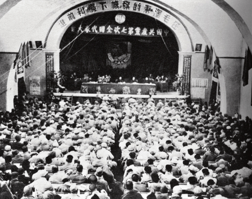 确立毛泽东思想指导地位的历史贡献是什么？