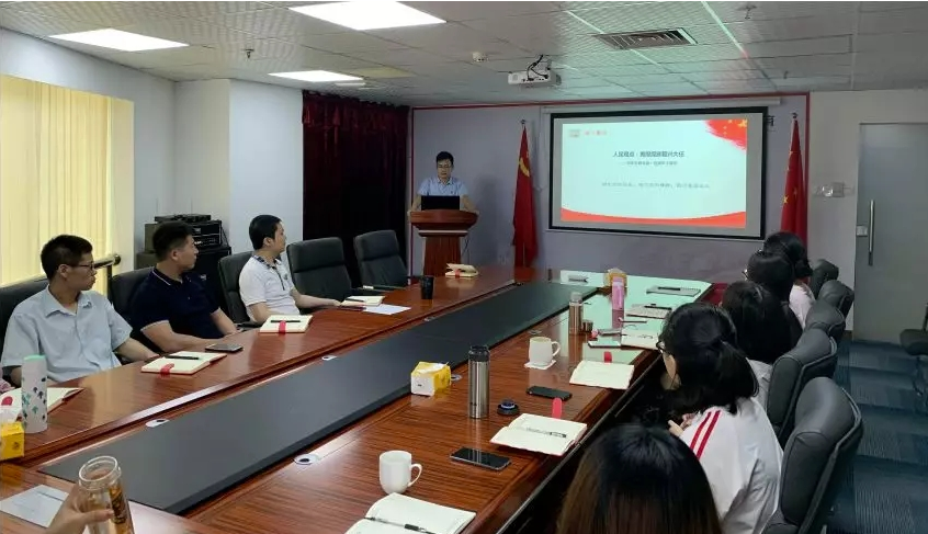 纪念五四运动，发扬五四精神——交流中心与基金会联办党群爱国主义教育活动